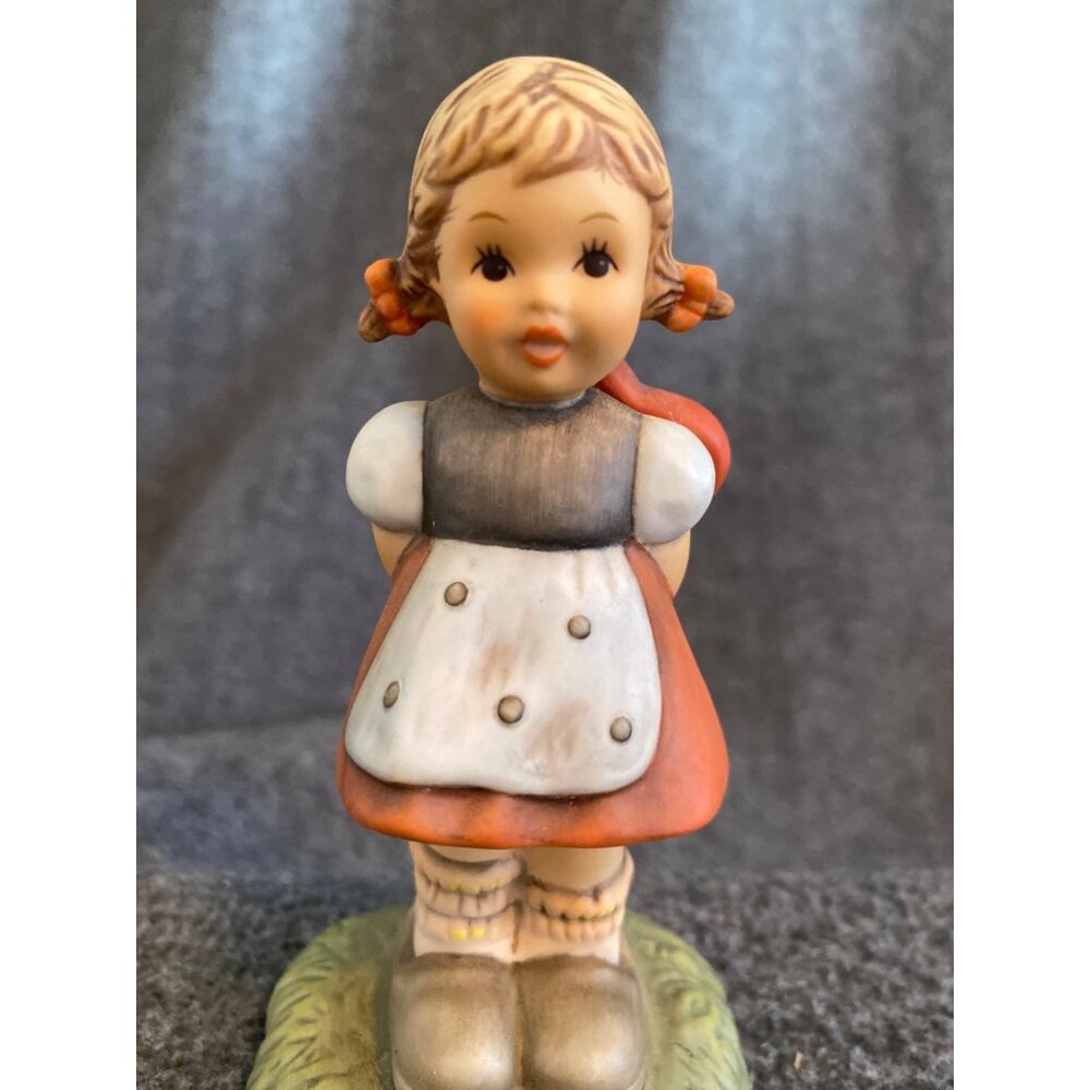 VTG Goebel Hummel Figurine Girl Holding Heart For the One I Love Figurine 1996 B - Picture 2 of 8